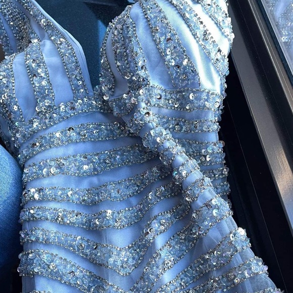 Evening Gown/ Prom Gown - Picture 4 of 6